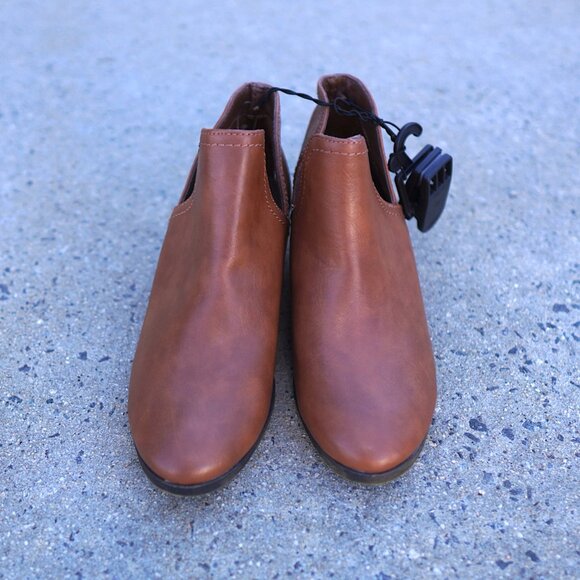 Faded Glory Tan Brown Ankle Booties 7 Western Chelsea V-Slit Faux Leather - Picture 2 of 9